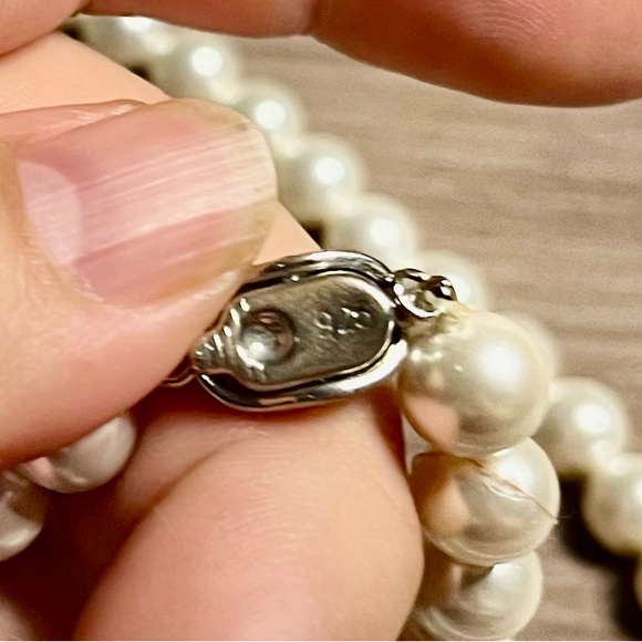 Elegant Pearl Necklace and Bracelet Set - Picture 3 of 7